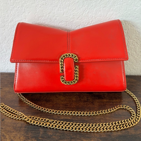 Marc Jacobs Handbags - Marc Jacobs Red Leather Crossbody Bag